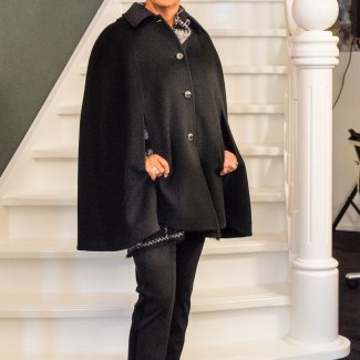 Boutique moschino mantel Annette Gortz pullover pantalon najaar winter 2018 2019