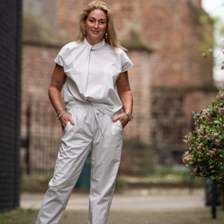 Alpha Studio outfit witte blouse creme pantalon voorjaar zomer lente 2024_1