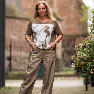 Anneclaire outfit trui gewerkt pantalon beige voorjaar lente zomer 2024_1