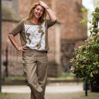 Anneclaire outfit trui gewerkt pantalon beige voorjaar lente zomer 2024_1