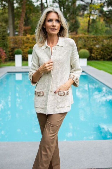 Anneclaire vest beige pantalon bruin  zomer 2026 HB MODE_2