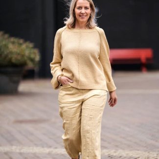 Annette Gortz outfit mais geel zomer 2023 HB MODE