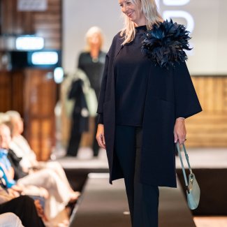 Annette Gortz vest blouse Seductive pantalon Natan brocheMarc Cain tas winter 2024-2025_1