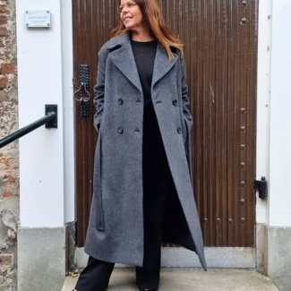 fb_2_hb_mode_ommen_verliefd_op_deze_mantel_van_diego_m_diegom_mantel_milaan_italy_hbmode_kerkplein7