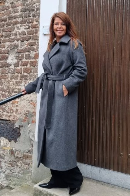 fb_3_hb_mode_ommen_verliefd_op_deze_mantel_van_diego_m_diegom_mantel_milaan_italy_hbmode_kerkplein7