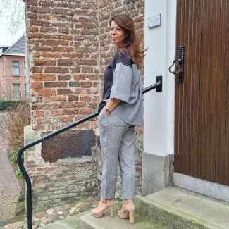 Le Tricot Perugia blouse pantalon grijs tint zomer 2023 HB MODE_1
