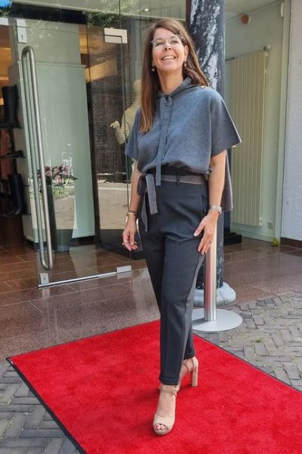 Le tricot Perugia outfit grijs blauw winter 2022_1