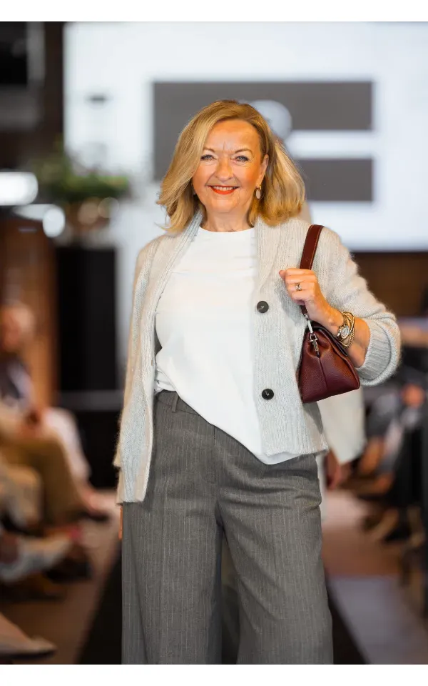 Le Tricot Perugia met tas van Smaak Amsterdam winter 2025 - 2026 HB MODE Ommen