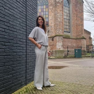 Le Tricot Perugia trui pantalon licht grijs lichtgrijs voorjaar lente zomer 2024_1