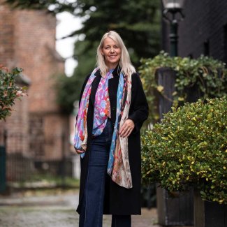 Marc-Cain-blouse-shawl-print-Jeans-blauw-Larrsjes-creme-Alpha-Studio-mantel-zwart-1