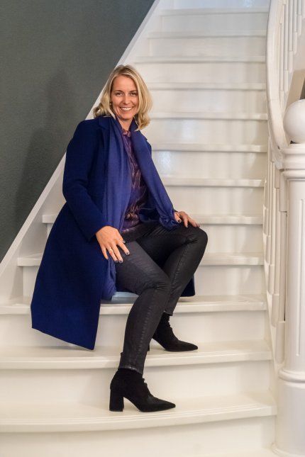 Marc Cain jeans pullover mantel shawl najaar winter 2018 2019 HB MODE-1