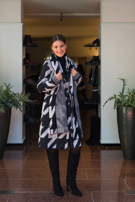 Marc Cain Najaar herfst winter 2019-2020 jas shawl laars zwart wit hb mode