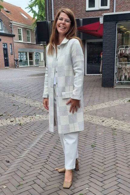 mix match anneclaire vest pullover peserico pantalon natan schoen winter 2022_1