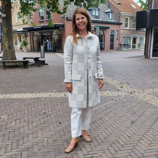 mix match anneclaire vest pullover peserico pantalon natan schoen winter 2022_1