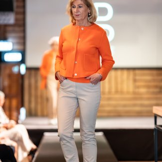 Anneclaire vest en trui met Peserico broek