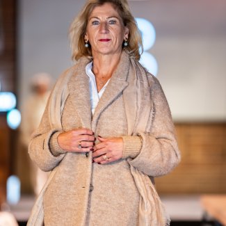 Peserico mantel vest blouse winter 2024-2025_1