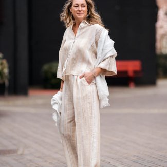 Peserico outfit off white linnen shawlblouse pantalon zomer 2023 HB MODE_3