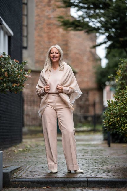 Peserico-pullover-pantalon-shawl-peach-Marc-Cain-laarsjes-creme-1