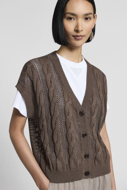 Peserico_spencer_gebreid_donkerbruin_korte_mouw_pantalon_zandkleur_zomer_2026_HB_MODE_2