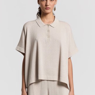 Peserico trui wit korte mouw kraag pantalon zandkleur zomer 2026 HB MODE